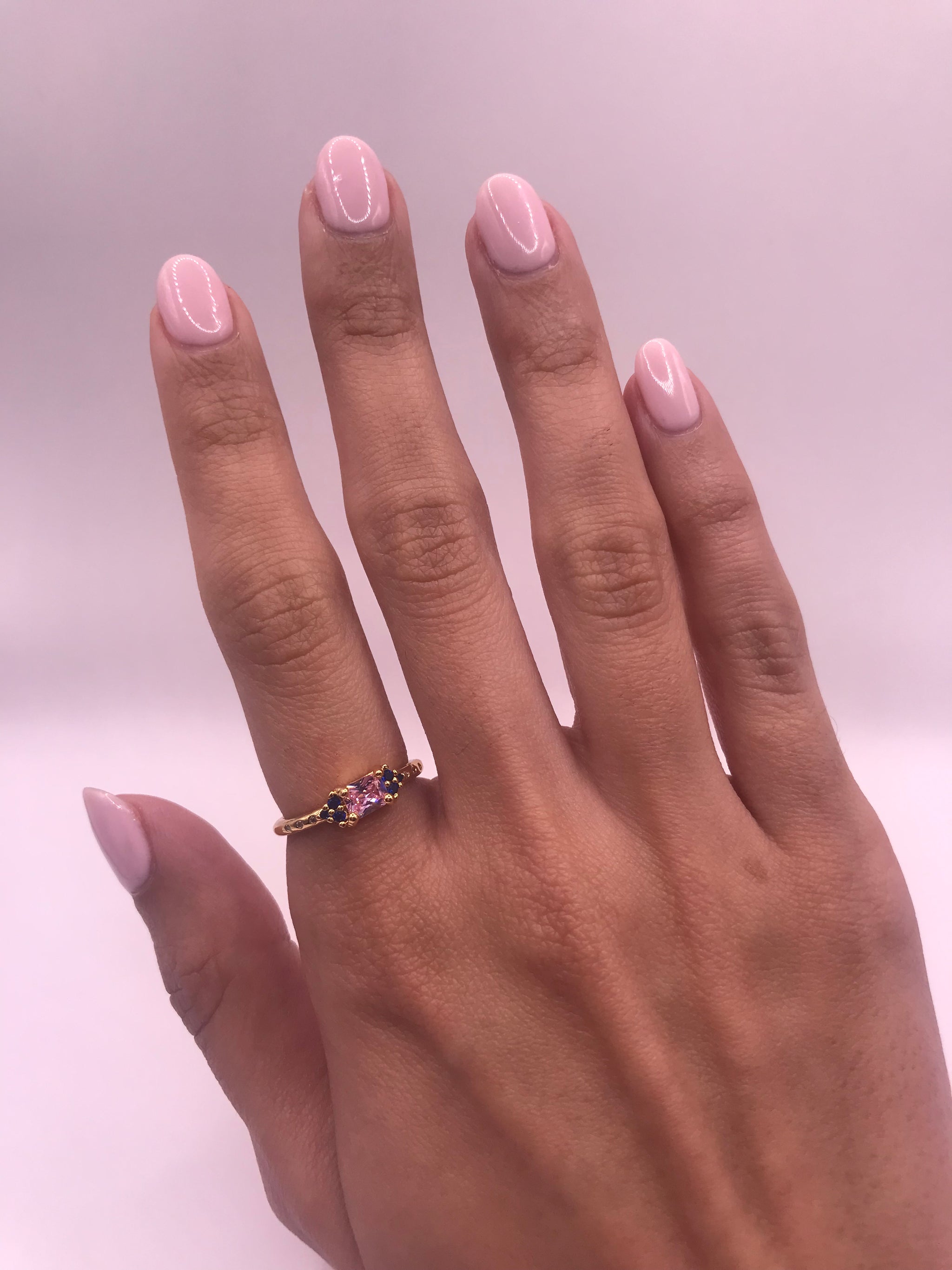 Anillo chic parisino – Charmingly Brunette, image size:2048x2731